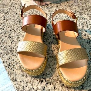 Ladies sandals size 8